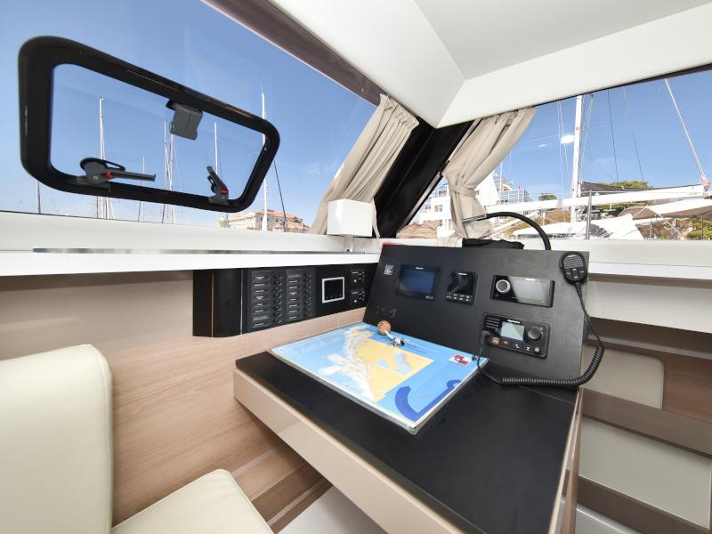 Book yachts online - catamaran - Aventura 34 - LAUREMI - rent