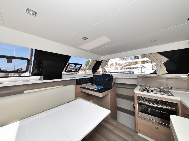 Book yachts online - catamaran - Aventura 34 - LAUREMI - rent