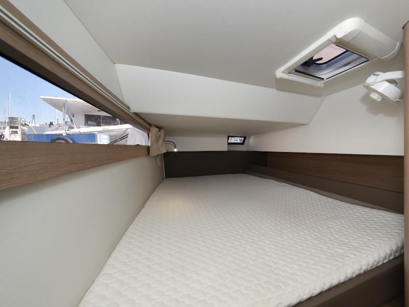 Book yachts online - catamaran - Aventura 34 - LAUREMI - rent