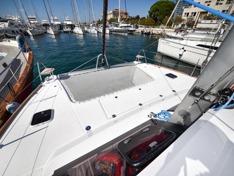 Book yachts online - catamaran - Aventura 34 - LAUREMI - rent