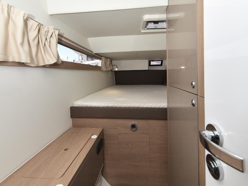 Book yachts online - catamaran - Aventura 34 - LAUREMI - rent