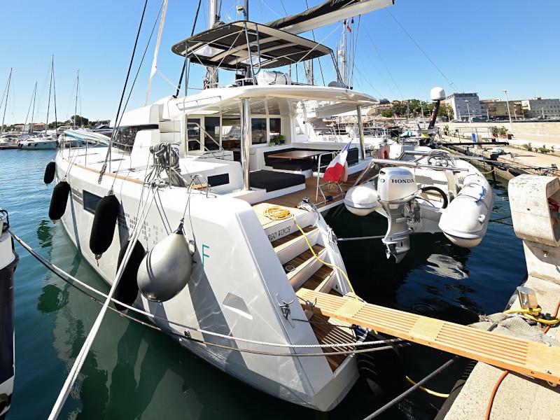 Book yachts online - catamaran - Lagoon 520 Flybridge - Largo Winch - rent