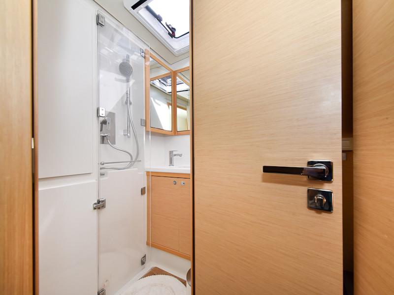 Book yachts online - catamaran - Lagoon 520 Flybridge - Largo Winch - rent