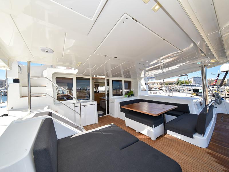 Book yachts online - catamaran - Lagoon 520 Flybridge - Largo Winch - rent