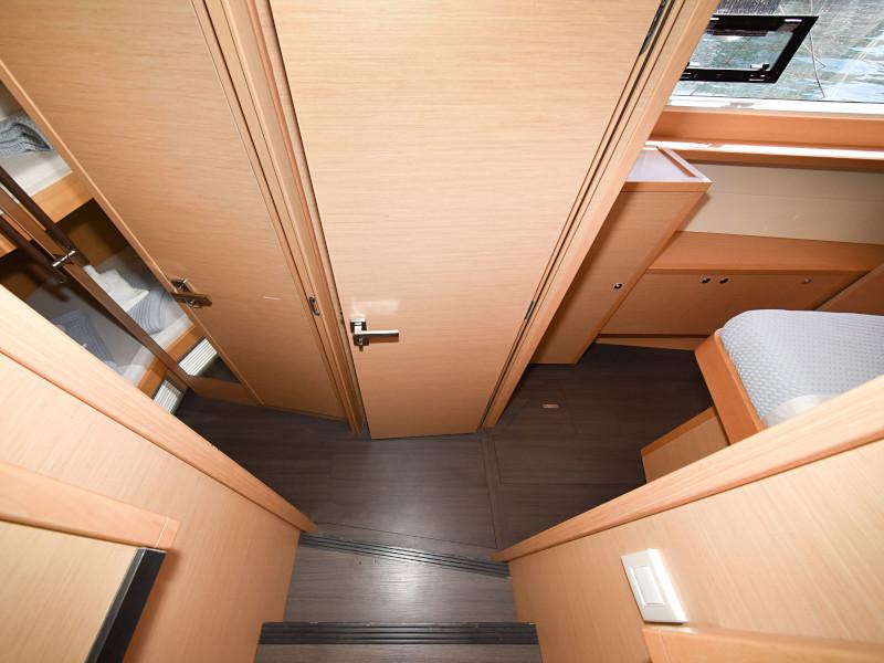 Book yachts online - catamaran - Lagoon 520 Flybridge - Largo Winch - rent