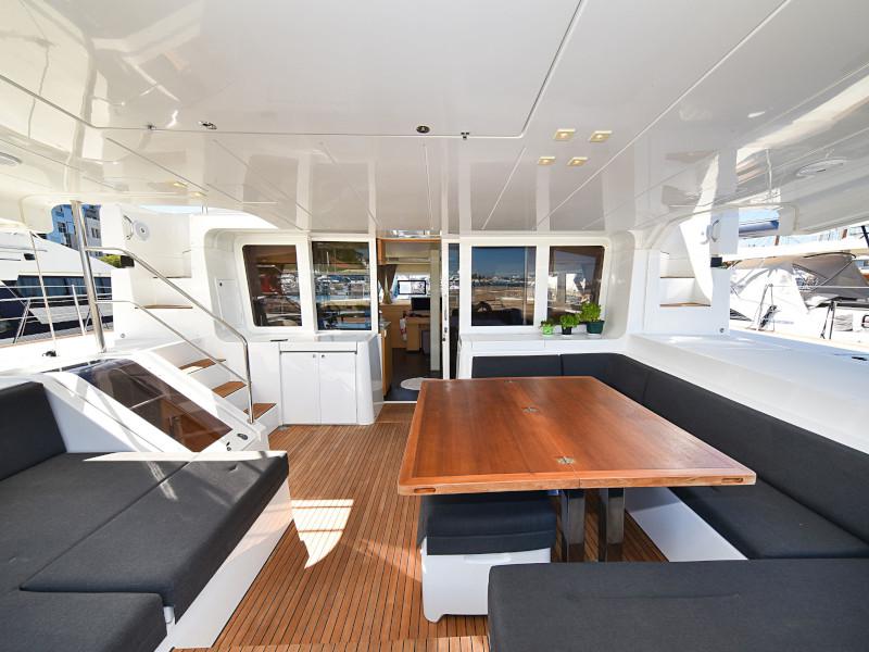 Book yachts online - catamaran - Lagoon 520 Flybridge - Largo Winch - rent