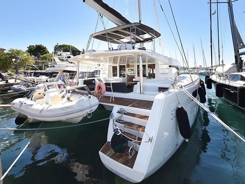 Book yachts online - catamaran - Lagoon 520 Flybridge - Largo Winch - rent
