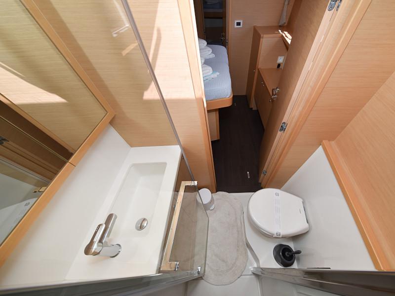 Book yachts online - catamaran - Lagoon 520 Flybridge - Largo Winch - rent