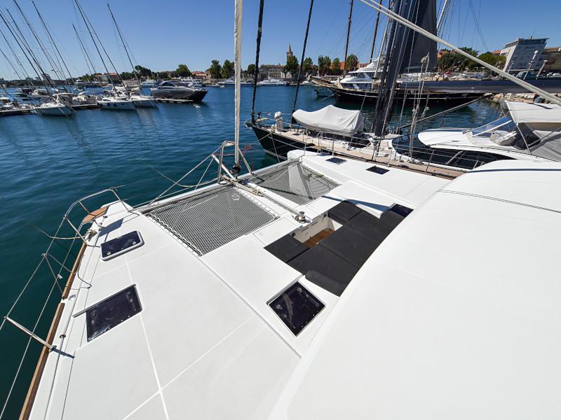Book yachts online - catamaran - Lagoon 520 Flybridge - Largo Winch - rent