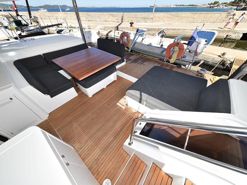 Book yachts online - catamaran - Lagoon 520 Flybridge - Largo Winch - rent