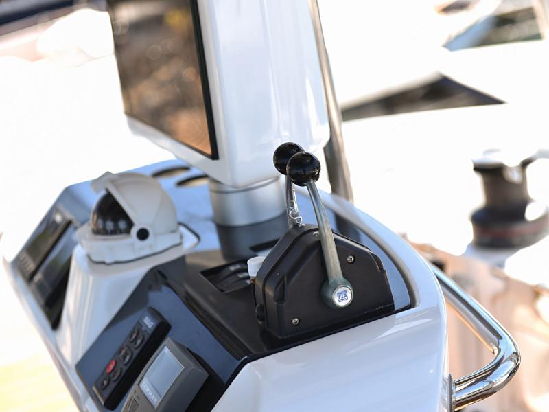 Book yachts online - catamaran - Lagoon 520 Flybridge - Largo Winch - rent