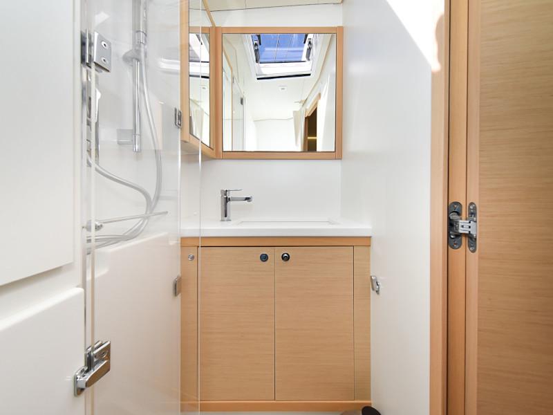 Book yachts online - catamaran - Lagoon 520 Flybridge - Largo Winch - rent