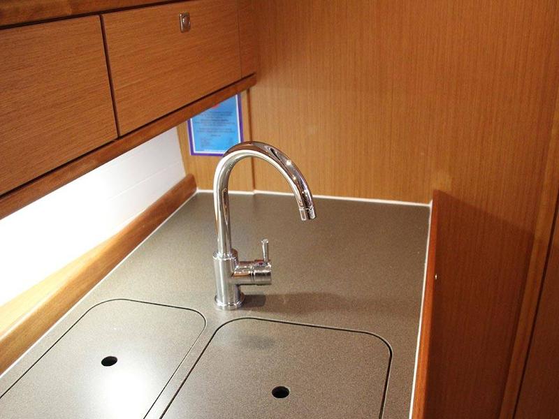 Book yachts online - sailboat - Bavaria Cruiser 41 - CHILL BILL - rent