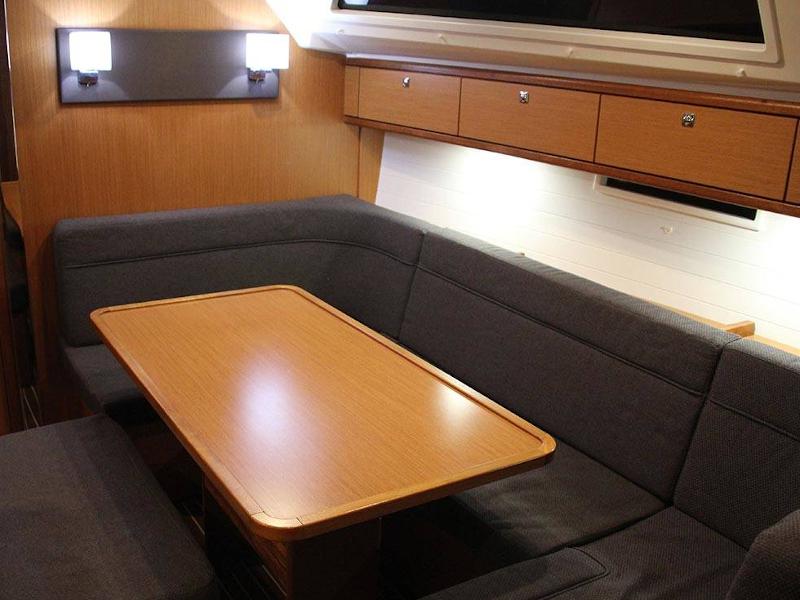 Book yachts online - sailboat - Bavaria Cruiser 41 - CHILL BILL - rent