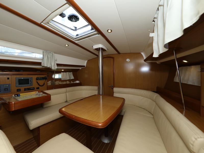 Book yachts online - sailboat - Sun Odyssey 39i - Lucija - rent