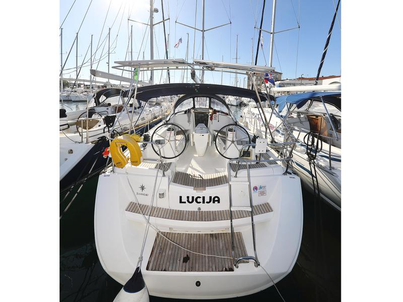 Book yachts online - sailboat - Sun Odyssey 39i - Lucija - rent