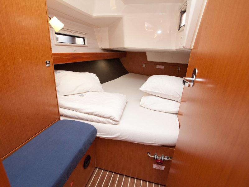 Book yachts online - sailboat - Bavaria Cruiser 37 - MARIJA - rent