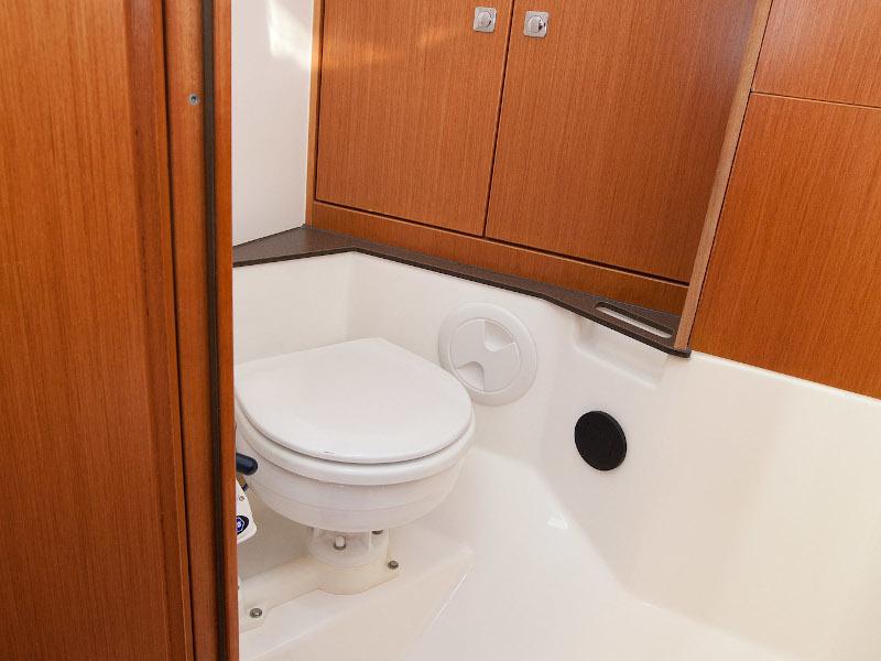 Book yachts online - sailboat - Bavaria Cruiser 37 - MARIJA - rent