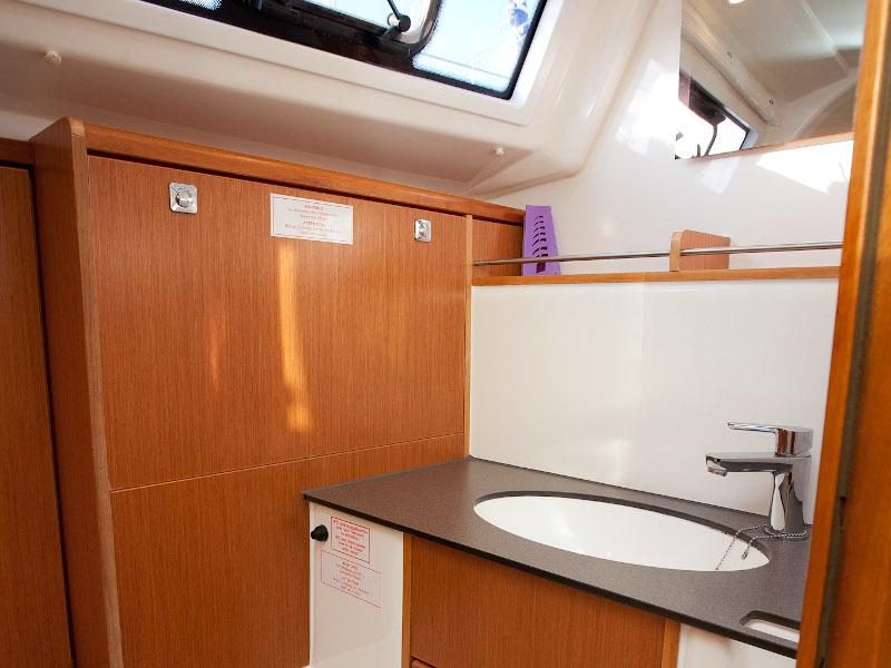Book yachts online - sailboat - Bavaria Cruiser 37 - MARIJA - rent