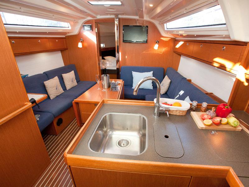 Book yachts online - sailboat - Bavaria Cruiser 37 - MARIJA - rent