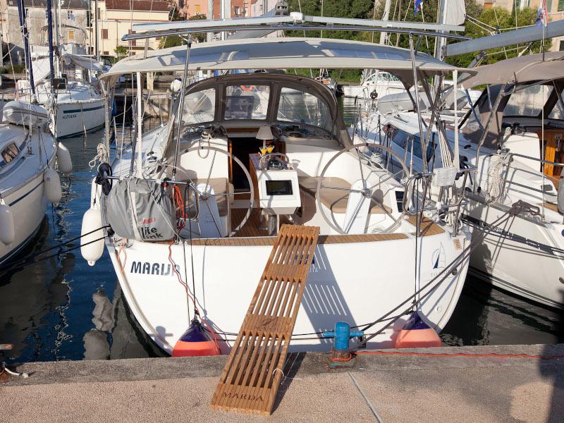 Book yachts online - sailboat - Bavaria Cruiser 37 - MARIJA - rent