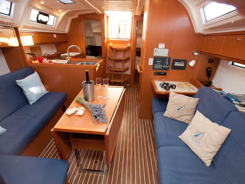 Book yachts online - sailboat - Bavaria Cruiser 37 - MARIJA - rent