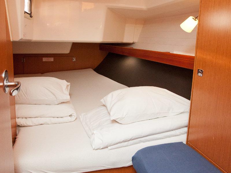 Book yachts online - sailboat - Bavaria Cruiser 37 - MARIJA - rent