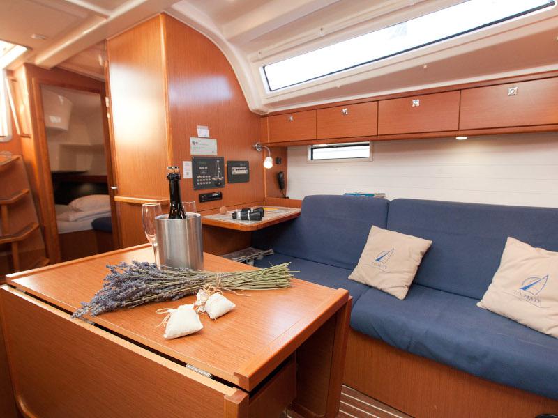 Book yachts online - sailboat - Bavaria Cruiser 37 - MARIJA - rent