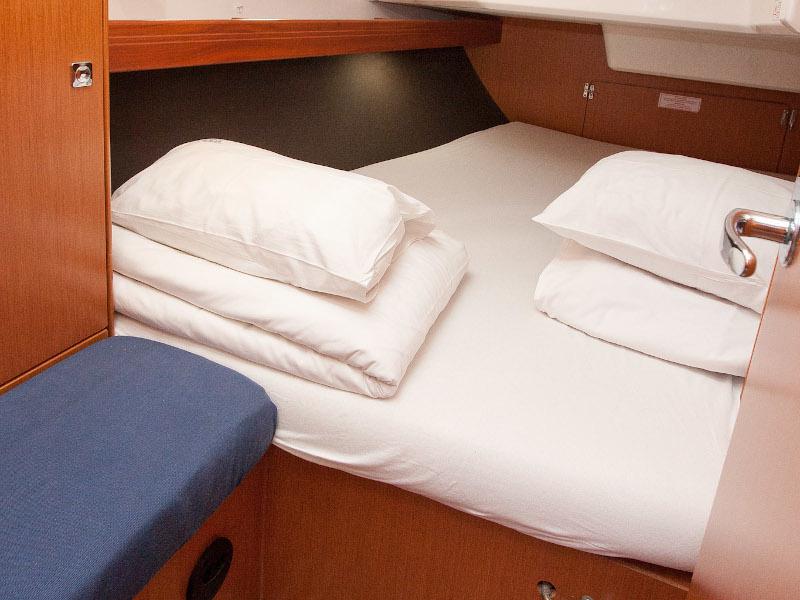 Book yachts online - sailboat - Bavaria Cruiser 37 - MARIJA - rent