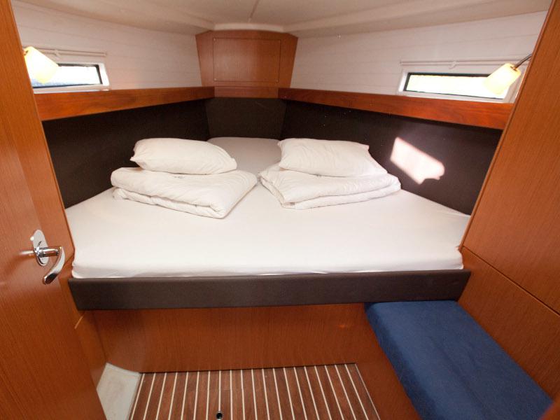 Book yachts online - sailboat - Bavaria Cruiser 37 - MARIJA - rent