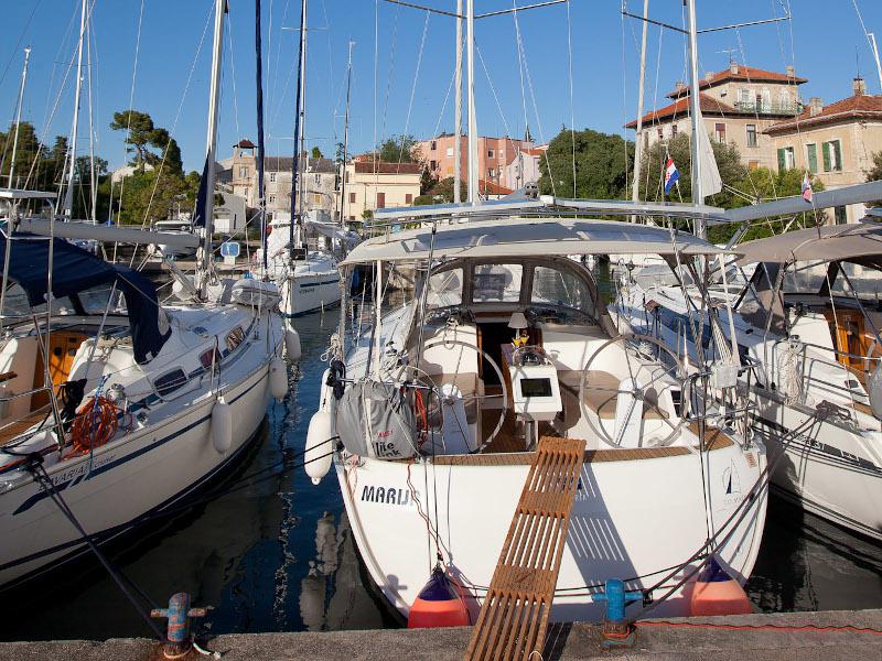 Book yachts online - sailboat - Bavaria Cruiser 37 - MARIJA - rent