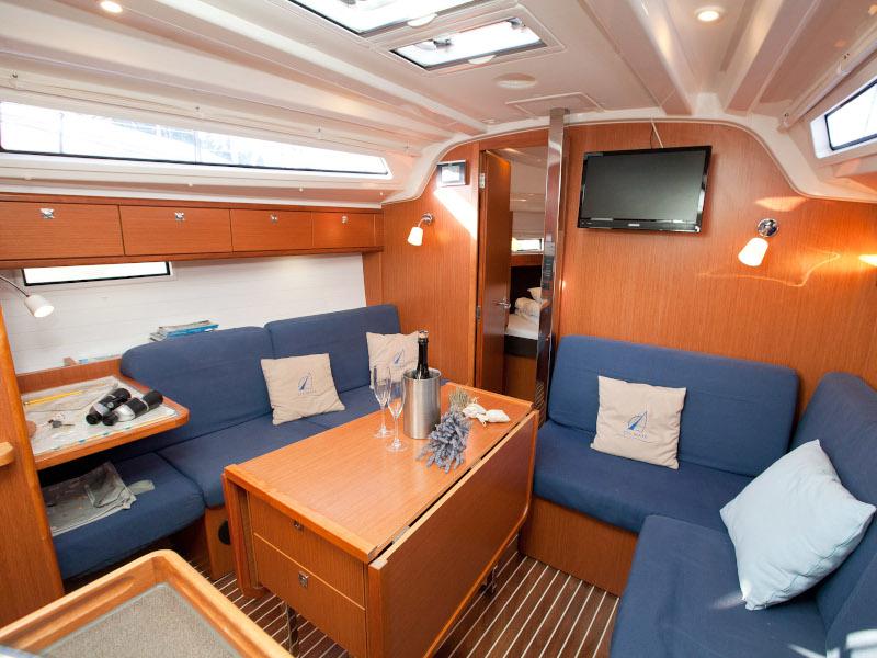 Book yachts online - sailboat - Bavaria Cruiser 37 - MARIJA - rent