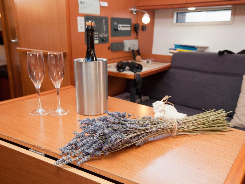 Book yachts online - sailboat - Bavaria Cruiser 37 - GOSPOJA  - rent