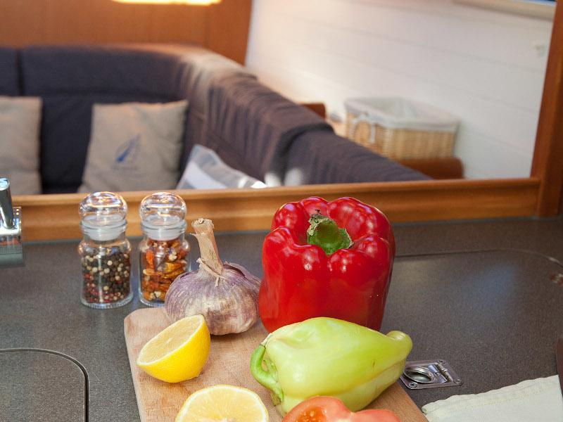 Book yachts online - sailboat - Bavaria Cruiser 37 - GOSPOJA  - rent