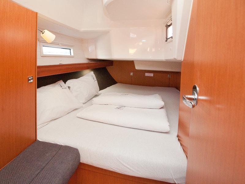 Book yachts online - sailboat - Bavaria Cruiser 37 - GOSPOJA  - rent