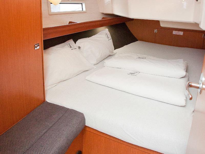 Book yachts online - sailboat - Bavaria Cruiser 37 - GOSPOJA  - rent