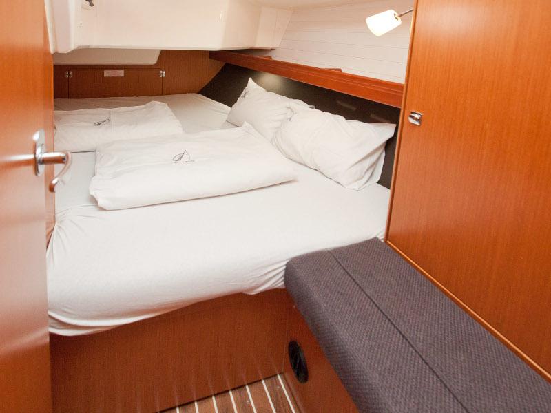 Book yachts online - sailboat - Bavaria Cruiser 37 - GOSPOJA  - rent