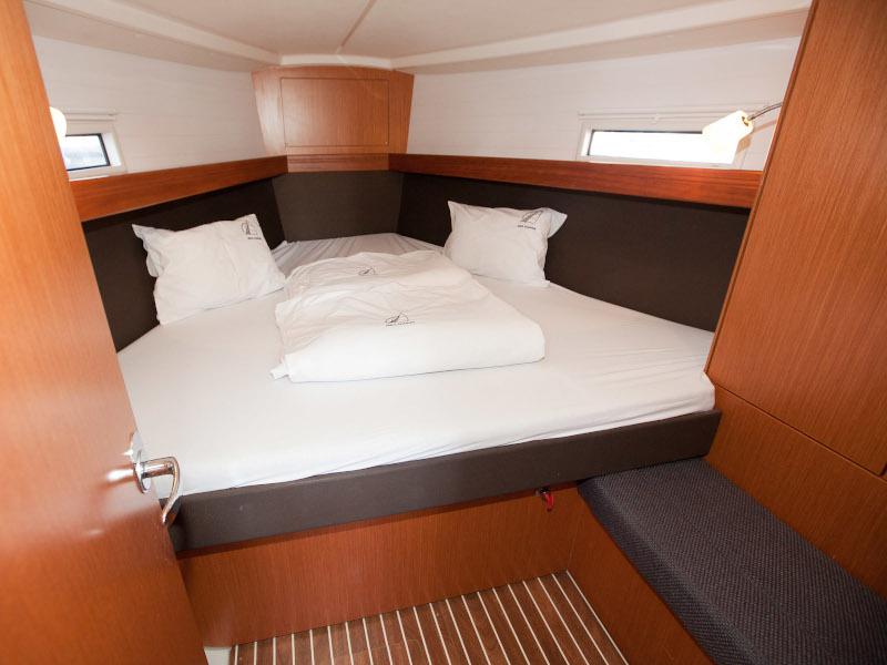 Book yachts online - sailboat - Bavaria Cruiser 37 - GOSPOJA  - rent