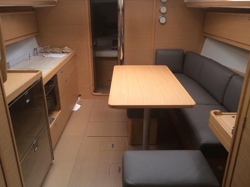 Book yachts online - sailboat - Dufour 382 GL - Aurora - rent