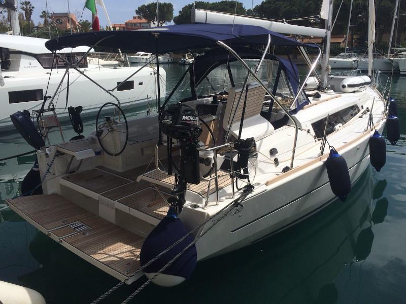 Book yachts online - sailboat - Dufour 382 GL - Aurora - rent