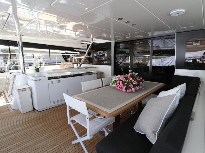 Book yachts online - powercatamaran - Lagoon 630 - Dragò - rent