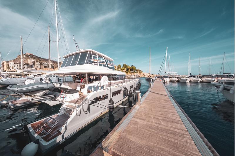 Book yachts online - powercatamaran - Lagoon 630 - Dragò - rent