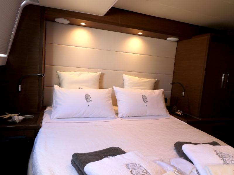 Book yachts online - powercatamaran - Lagoon 630 - Dragò - rent