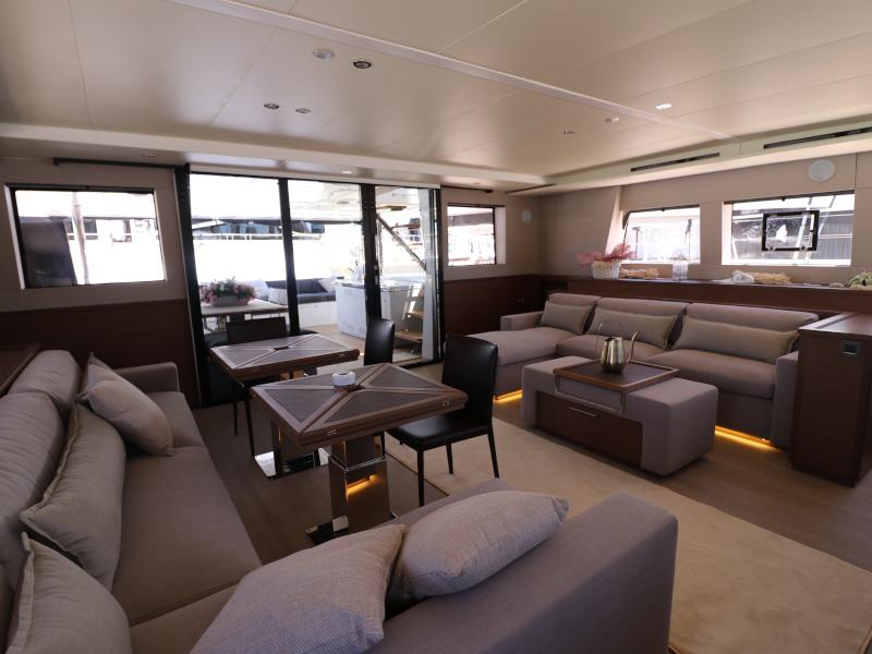 Book yachts online - powercatamaran - Lagoon 630 - Dragò - rent