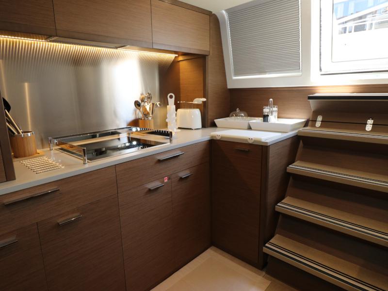 Book yachts online - powercatamaran - Lagoon 630 - Dragò - rent