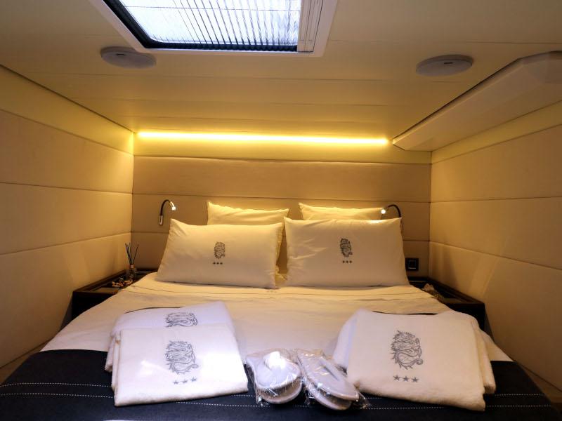 Book yachts online - powercatamaran - Lagoon 630 - Dragò - rent