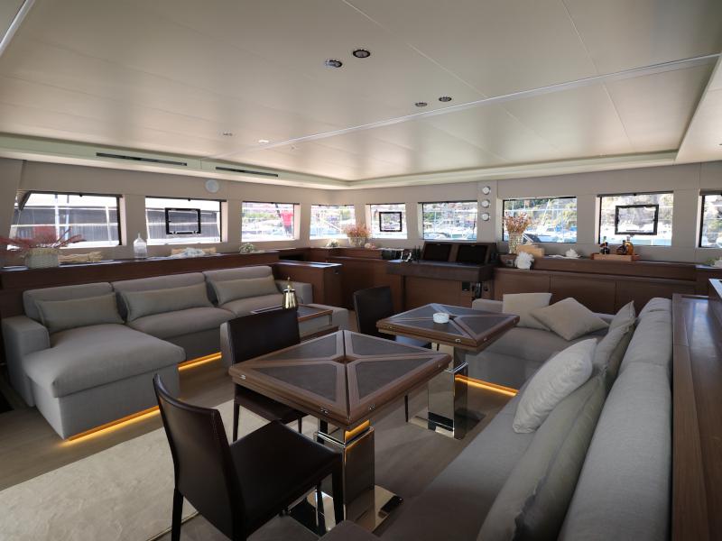 Book yachts online - powercatamaran - Lagoon 630 - Dragò - rent