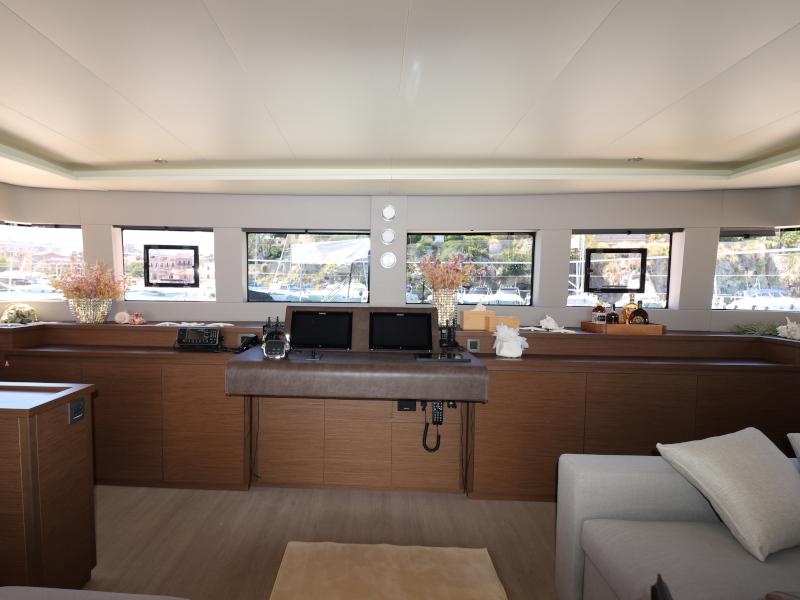 Book yachts online - powercatamaran - Lagoon 630 - Dragò - rent