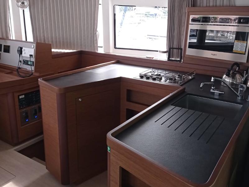 Book yachts online - catamaran - Lagoon 42 (4+2)  A/C - WM- Gen - Lux - rent
