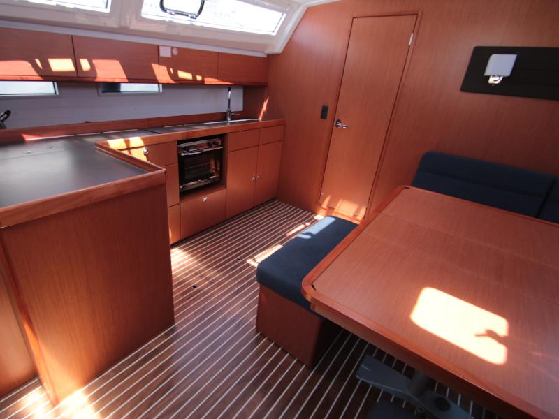 Book yachts online - sailboat - Bavaria Cruiser 46 (8+2 berths) - Annù - rent